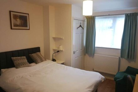 En-suite double room with shared kitchen 15 minute-walk from King's College