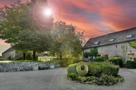 Country cottage for four people set in 12 acres of Peak District National Park