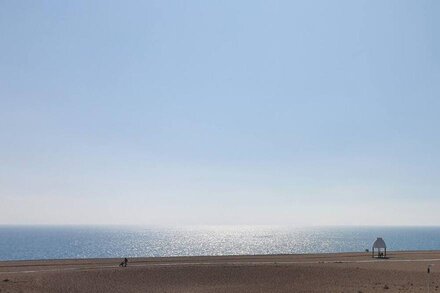 Lovely sea view flat on the beach in Folkestone