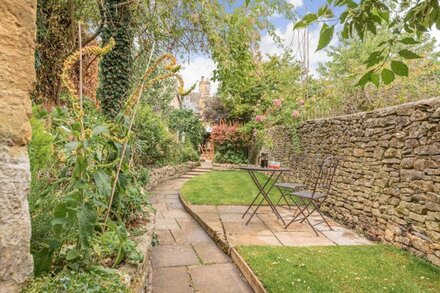 Two bedroom dog friendly holiday cottage in the Cotswolds - Keeley Cottage