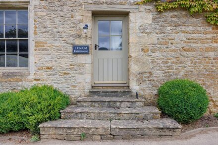 Three bedroom Cotswold holiday home near Bourton-on-the-Water -The Old Farmhouse