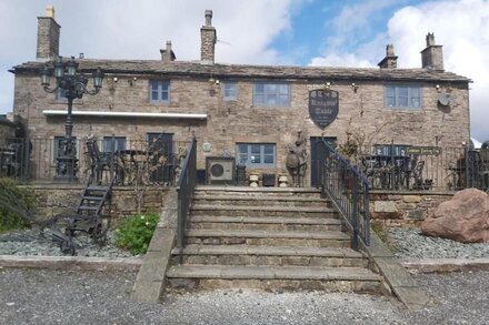 Apartment set in 5 acres near Buxton