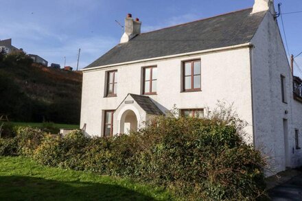 GLADSTONE, pet friendly, with open fire in Aberdaron