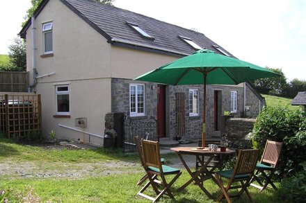 Llainddu Farm Lovely Detached Cottage, Beautiful Views, Gardens And Woodland