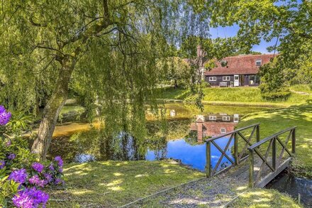 Luxury interior designed two bed cottage in peaceful location overlooking ponds