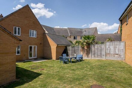 Cottage-Large-Private Bathroom-Garden View-KVM - Highclere House