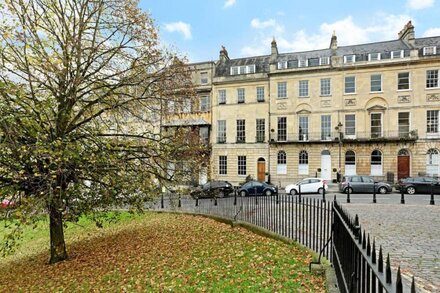 Central Spacious Georgian Garden Apartment