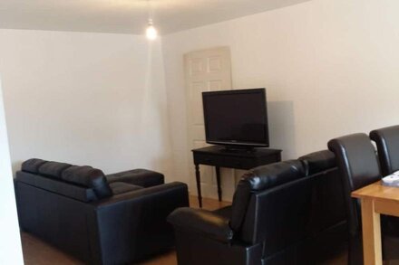 2 Double Bedroom Modern Ground floor Apartment