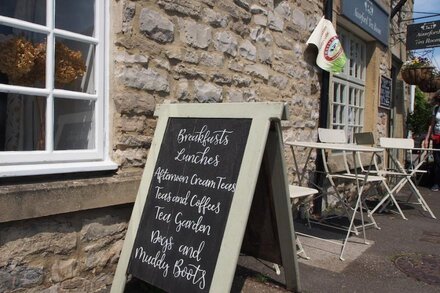 Cosy historic cottage in beautiful village with shop, cafe, pub.