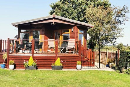 Riverside Wooden Lodge, Stratford-upon-Avon