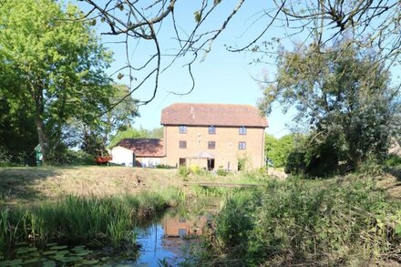 West Mill, Wareham is located 800m from town on banks of River Piddle