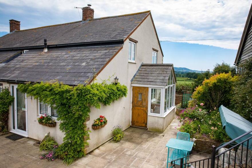 Spacious self contained holiday cottage accommodation near the Jurassic Coast