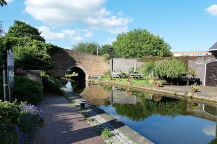 CANAL-SIDE APARTMENT, COVENTRY CITY CENTRE. overlooking the water.