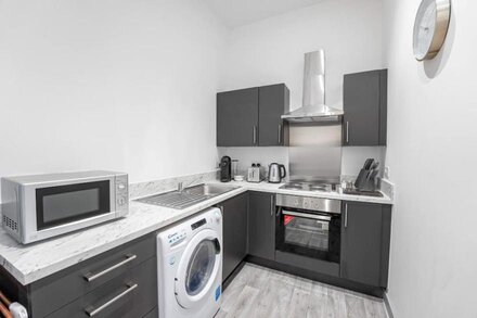 Modern 1 Bedroom Apartment in Dudley