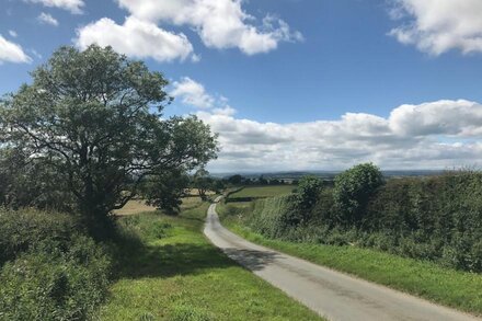 Ervine Cottage - 3 bedroom country cottage with rural views and private hot tub.