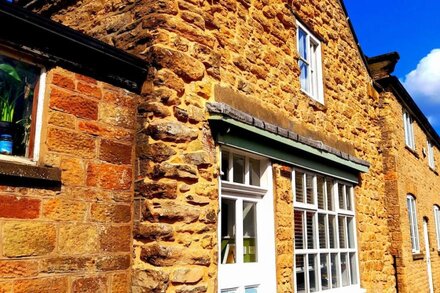 1750 historic family run holiday cottage, family and pet friendly in Snainton.