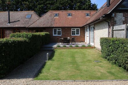 The Cottage At Flintstone Cottages Near Chichester Goodwood Sleeps 6/8