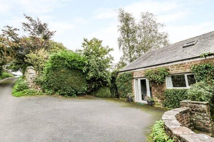 BRACKENBER LODGE, pet friendly in Appleby-In-Westmorland