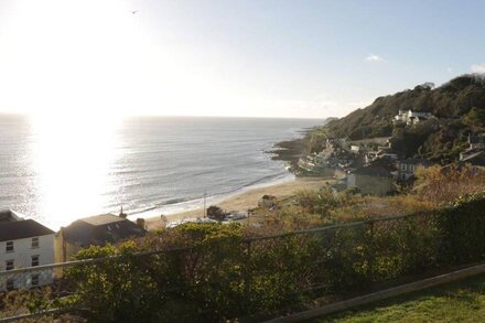 DISTANT SHORES, family friendly, country holiday cottage in Ventnor