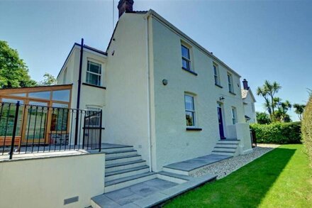 Hillside - Five Bedroom House, Sleeps 10