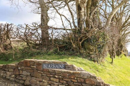 THE BYRE, romantic, character holiday cottage in Great Torrington