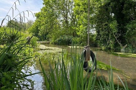 Charming farmhouse close to London - sleeps 6