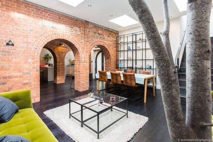 Pass the Keys | Luxury 3BDR conversion with Private Rooftop Terrace