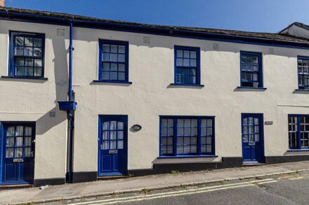 Cutter Cottage - Two Bedroom House, Sleeps 4