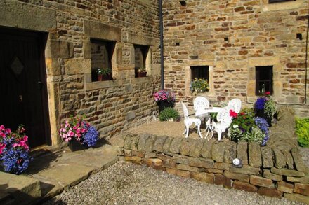 BRUNTHWAITE COTTAGE , Silsden, Nr Ilkley. Grade II.  Pet Friendly