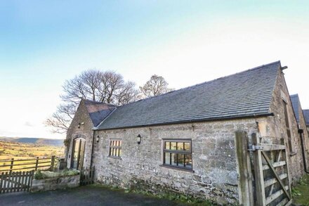 THE BARN AT HILL HOUSE, pet friendly, with a garden in Leek