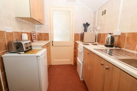 FIRST FLOOR APARTMENT, family friendly in Tremadog