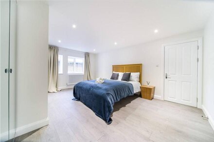 Modern 2 bed 2 bath New Barnet Apt