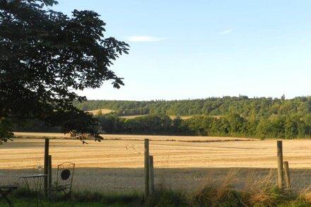 Cosy 5m bell tent glamping in rural Herefordshire