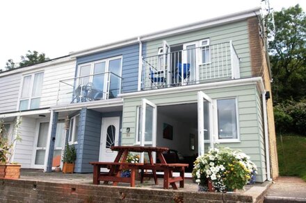 'Seahorse' - a Holiday Home with Balcony, Patio and Sea View