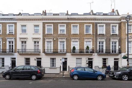 Pimlico 3 bed apartment for 5 in Tachbrook Street