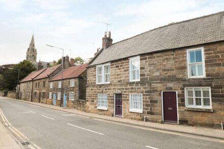 PEAR TREE HOUSE, pet friendly, character holiday cottage in Ruswarp