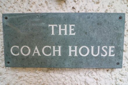 THE COACH HOUSE, family friendly, with a garden in Arnside