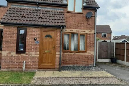 2 Bedrooms, Free Parking, Spacious, Contractors, Leisure, M18 & A1M