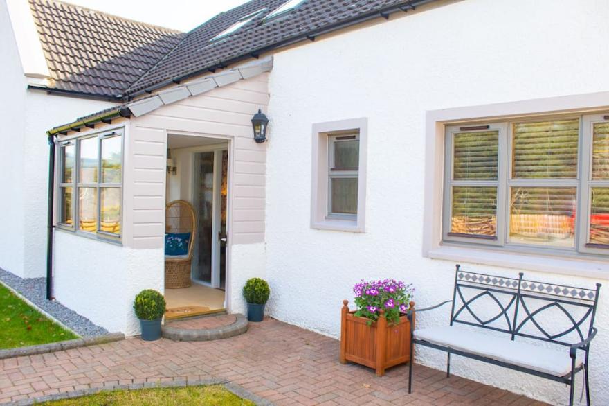 Longfield, Daviot - woodland cottage near Inverness