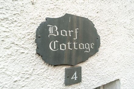 Barf Cottage -  a cottage that sleeps 5 guests  in 3 bedrooms