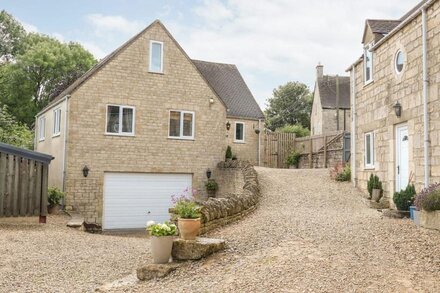 FARM VIEW LODGE, family friendly, with a garden in Painswick