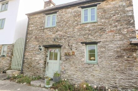 BARN COTTAGE, romantic, character holiday cottage in Pelynt