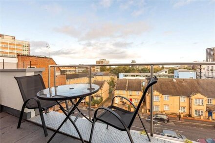 Spacious 3 bed/1 bath Apt in Pindoria House, Hoxton