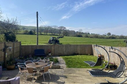 FieldView 3 Bed Holiday Home with country side views