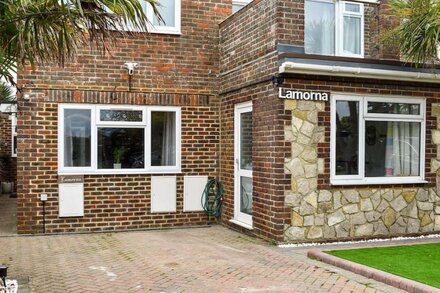 2 bedroom accommodation in Littlehampton