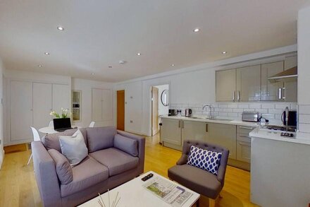 BookedUK: Cosy but spacious apartment