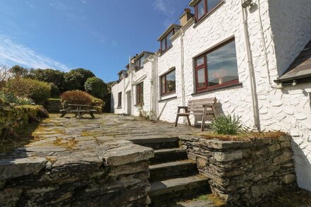 CWM, pet friendly, character holiday cottage in Capel Curig