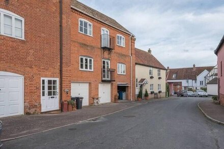 4 Ropers Court, Lavenham