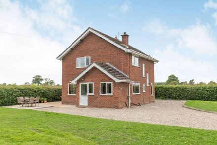 3 bedroom accommodation in Cholmondeston