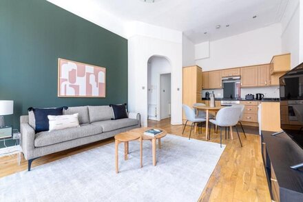 Smart Marylebone 2BR w/ City View, nr. Baker Street St, by Blueground